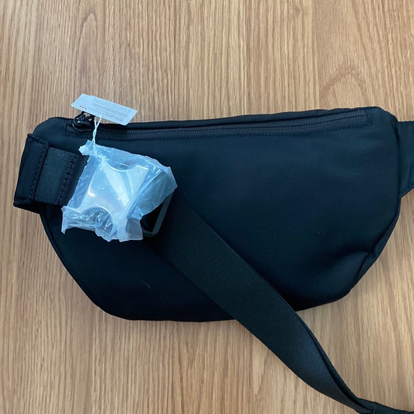 ❤️ Lululemon City Adventurer Belt Bag 2.5L Black NWT - Picture 5 of 6
